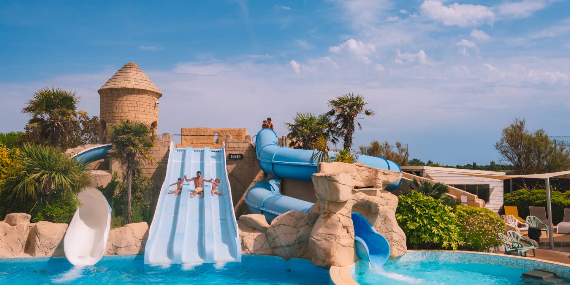 L'espace aquatique du camping Acapulco et ses toboggans à sensations