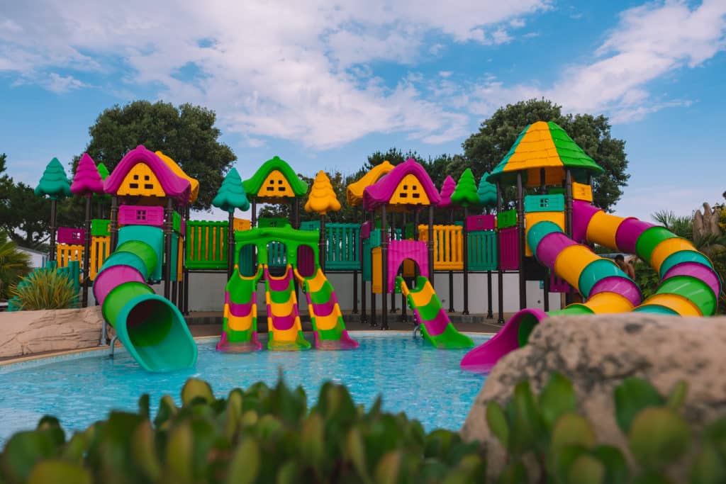 Jeux aquatiques pour enfants au Camping Acapulco à Saint-Jean-de-Monts